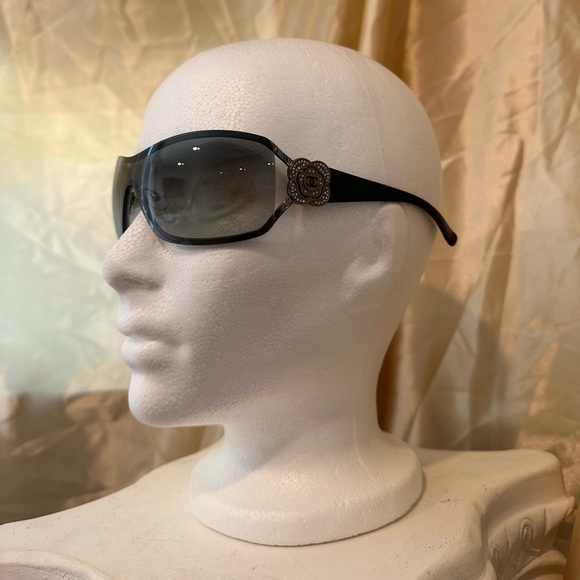 Chanel 4164 Shield CC Y2K Camellia Sunglasses in Black and Silver Hue - Picture 11 of 15